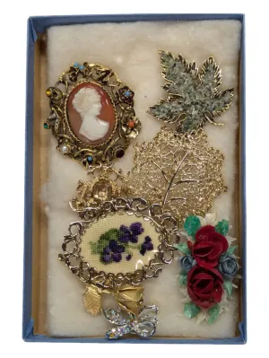 8 Vintage Brooches 8 Vintage Brooches