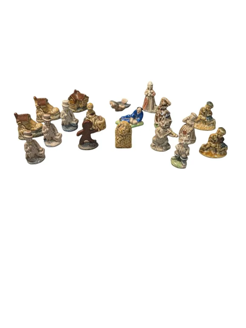 Assorted Figurines (18)
