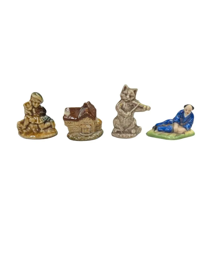 Assorted Figurines (18)
