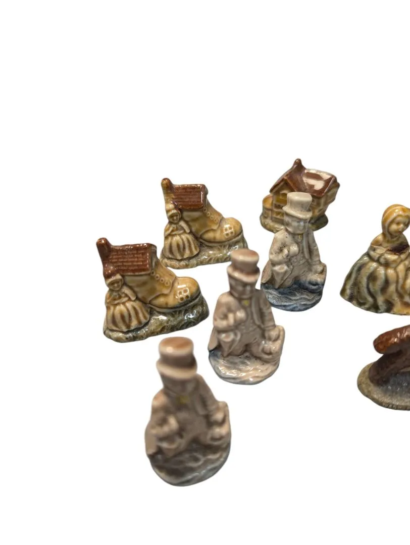 Assorted Figurines (18)