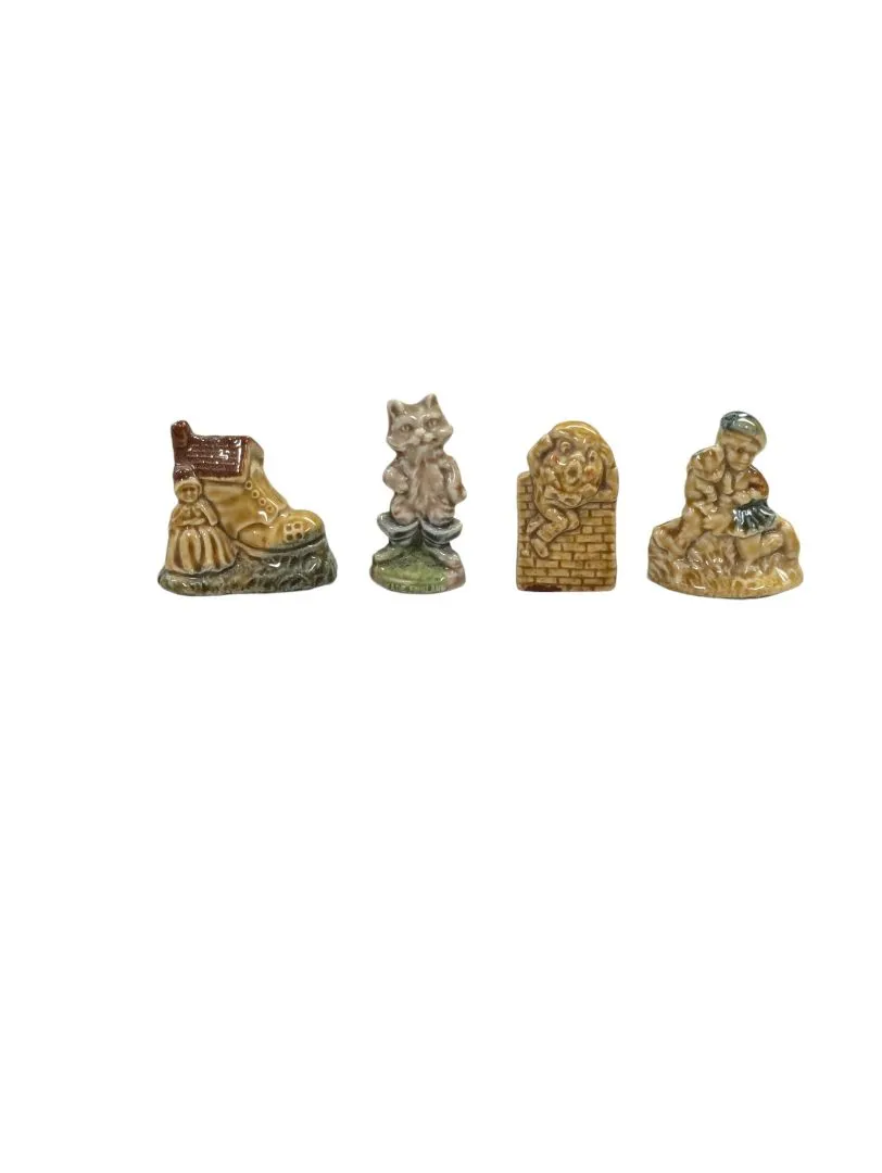 Assorted Figurines (18)