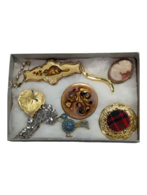 Assorted lot of vintage brooches Assorted lot of vintage brooches