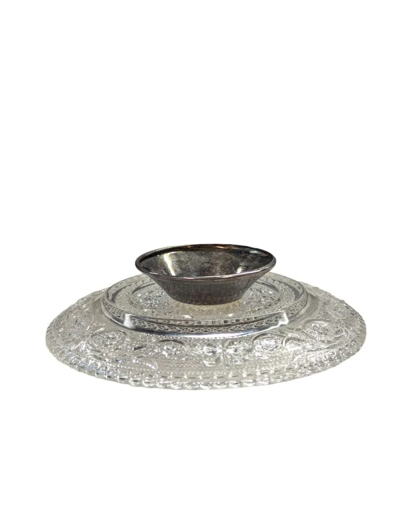 Fleur de Lis pattern Footed Plate