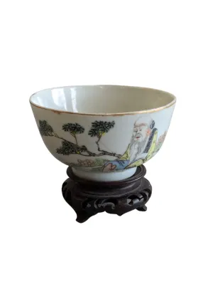 Hand-painted Chinese porcelain tea bowl is vintage. Hand-painted Chinese porcelain tea bowl is vintage.