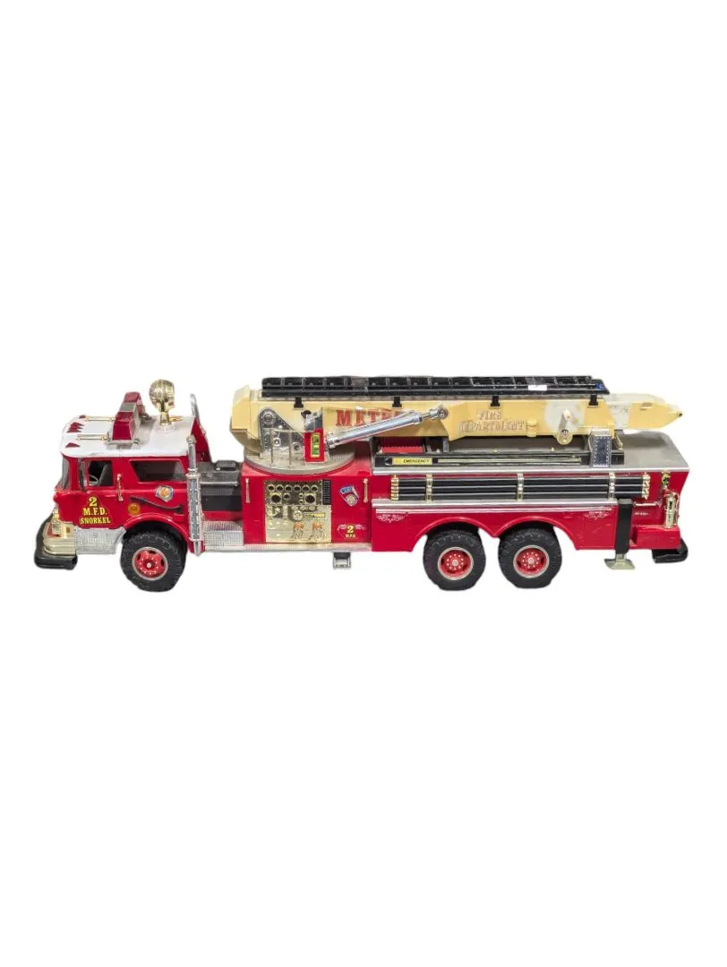 Metro Fire Engine Ladder Truck