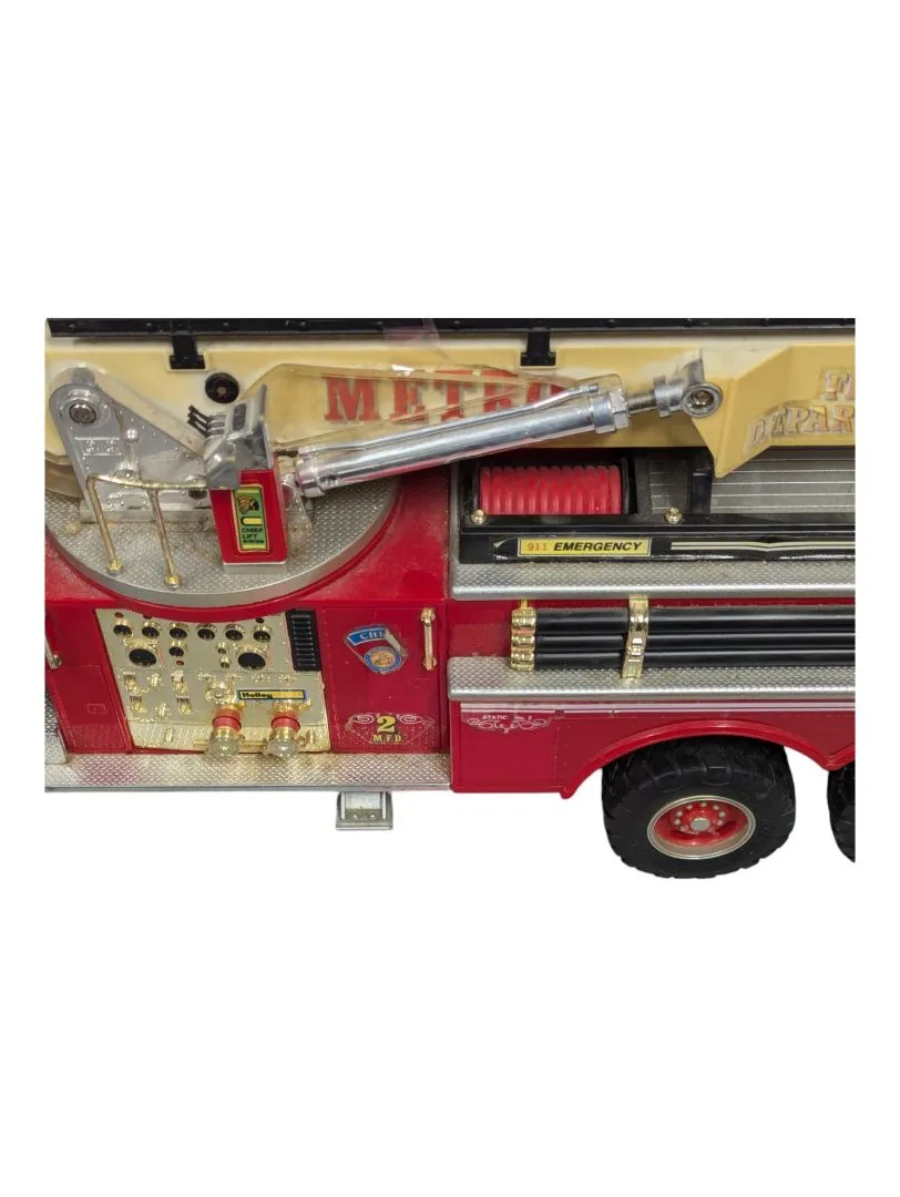 Metro Fire Engine Ladder Truck