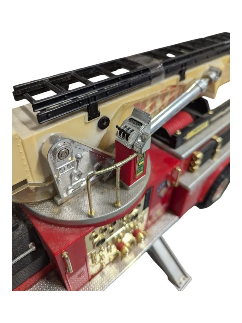 Metro Fire Engine Ladder Truck