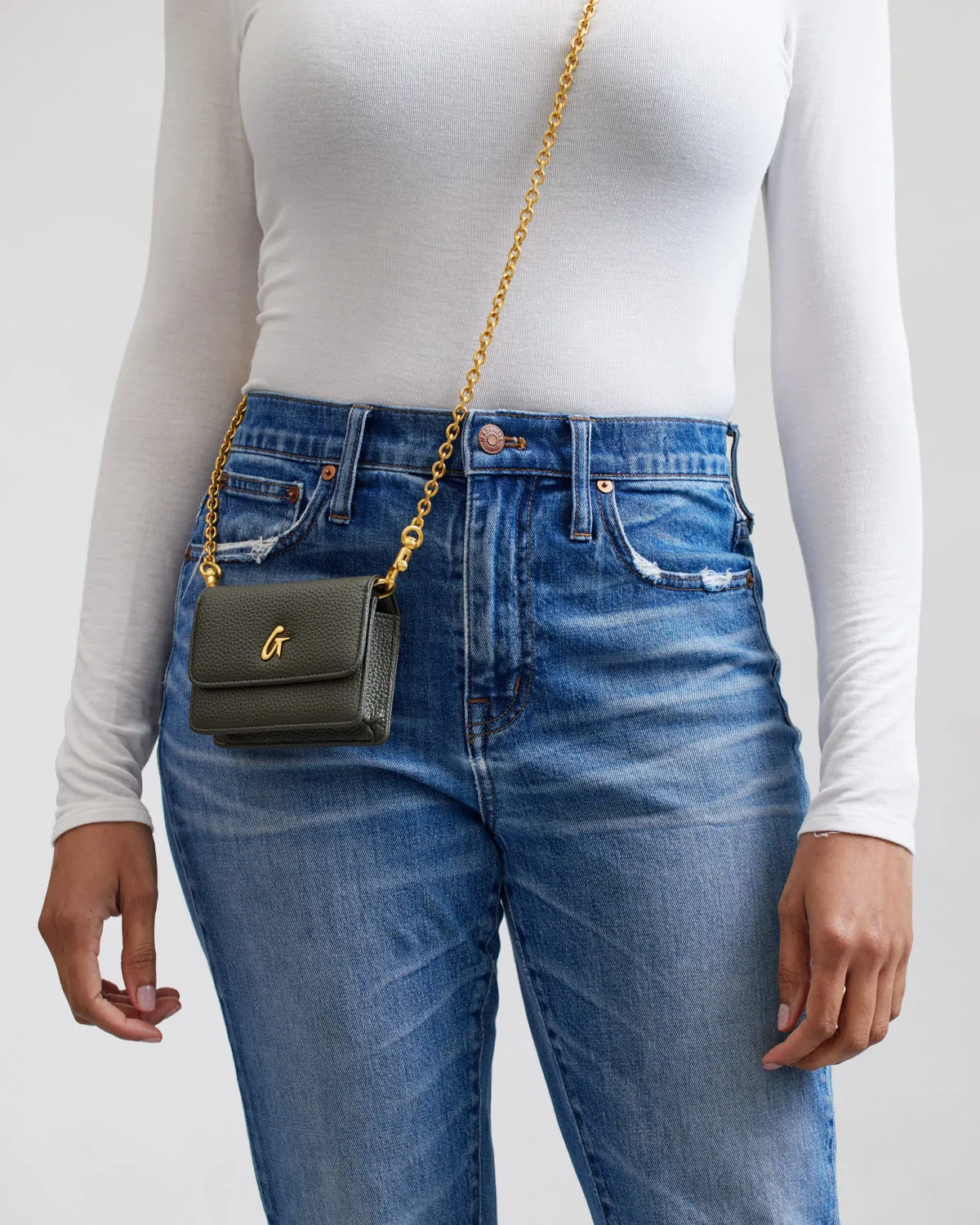 PEBBLE MINI WALLET ON CHAIN OLIVE GREEN